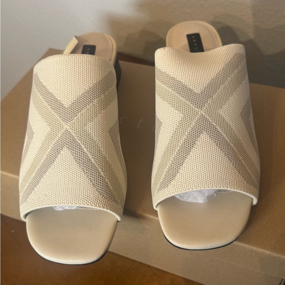 Sanctuary Sand/Mauve Slide Sandals Size 9